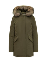 Parka Woolrich verde con cappuccio in pelliccia - Abbigliamento Donna | $store$